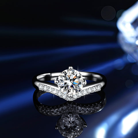 Gorgeous Adjustable 18K Moissanite Crown Ring (Four-claw Style)