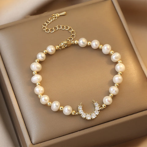 Cute Pretty Pearl Bracelet with Moon
