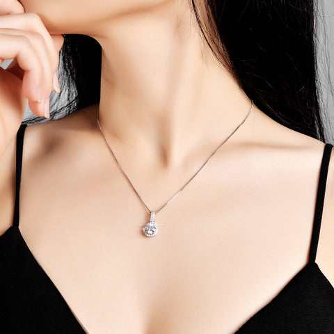 Gorgeous Elegant 18K Moissanite Necklace (Round)