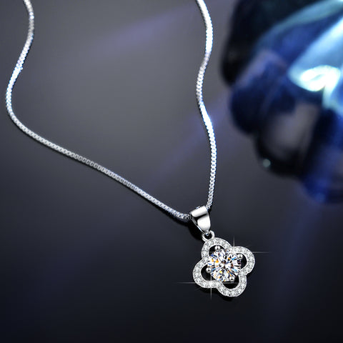 Gorgeous Elegant 18K Moissanite Necklace