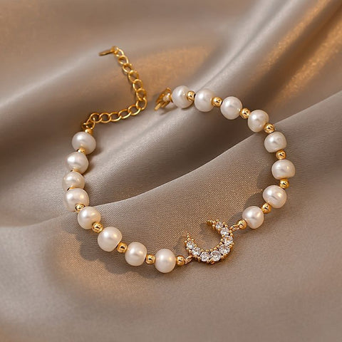 Cute Pretty Pearl Bracelet with Moon