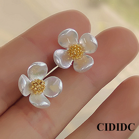 White Pearl Flower Earrings