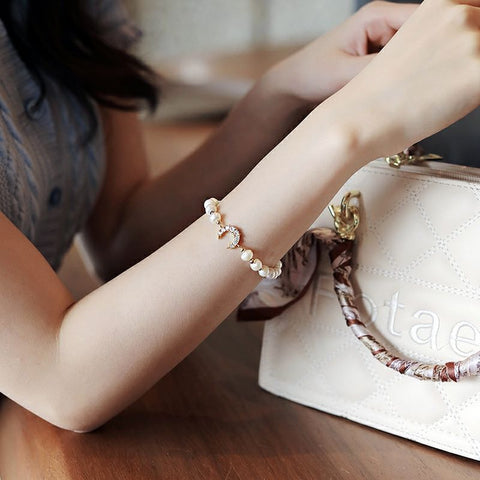 Cute Pretty Pearl Bracelet with Moon